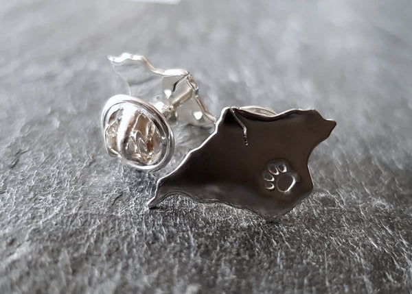Isle of Wight Lapel Pin/Brooch/Tie Tack With Paw Print