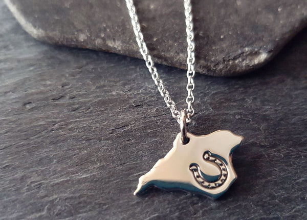 Isle of Wight Charm Pendant with Horseshoe Stamp