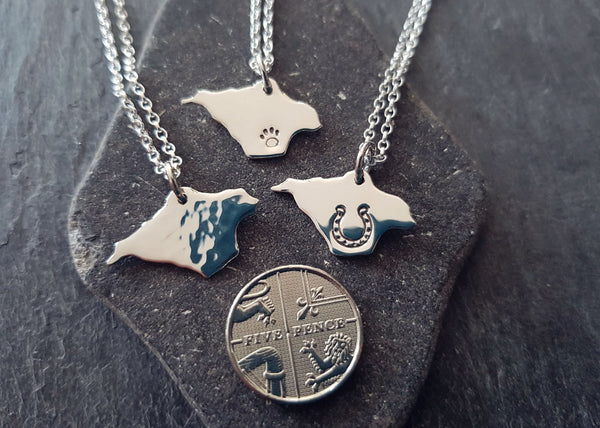Isle of Wight Charm Pendant with Horseshoe Stamp
