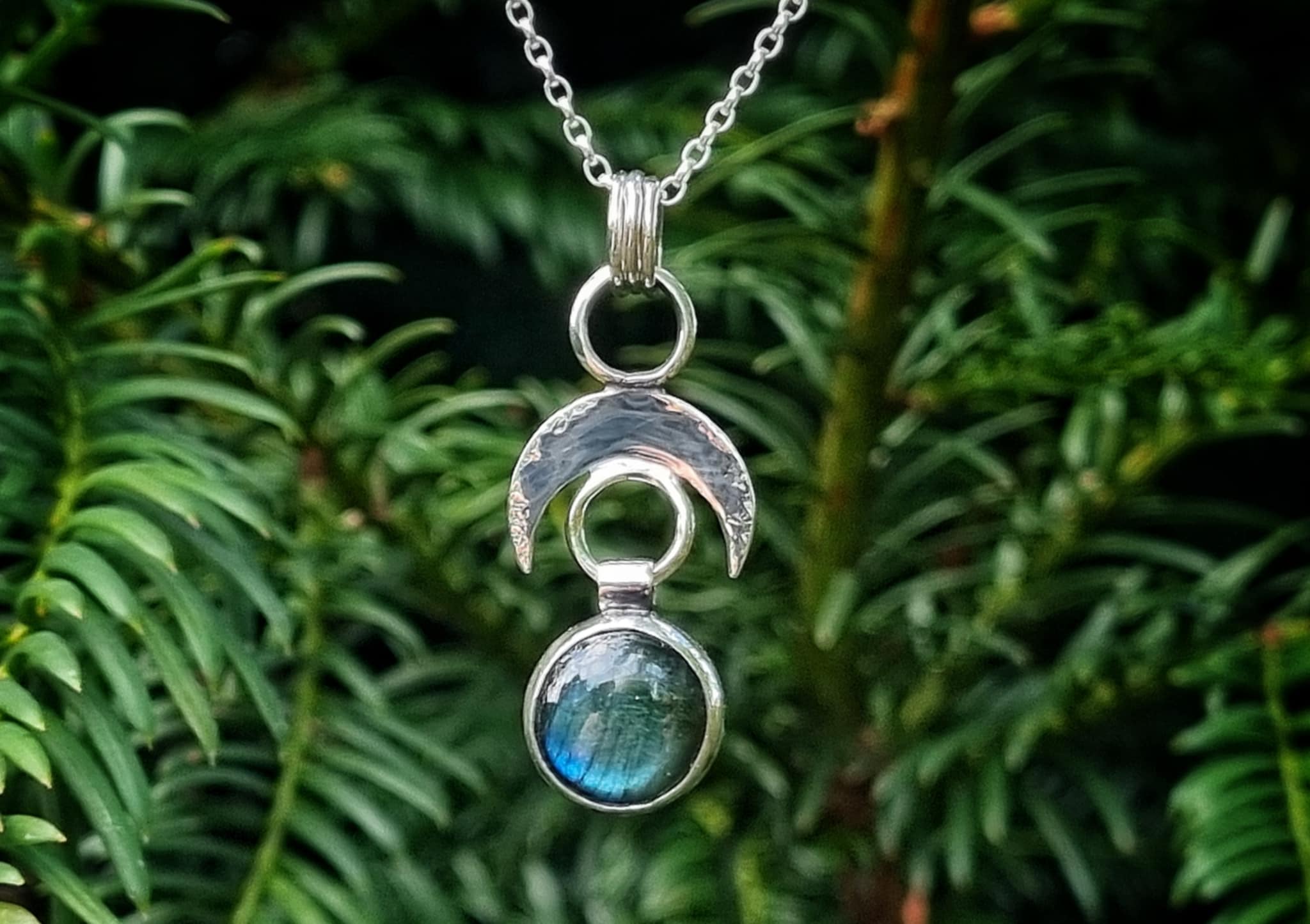 ***Pendant Only***Aqua Blue Flash Labradorite Crescent Moon Pendant***If you would like to Add a chain with link in description